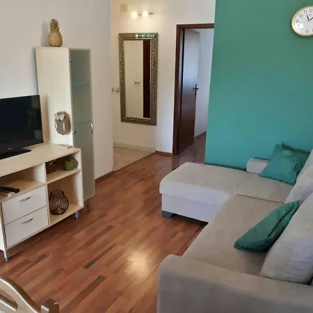 Lovely 2-bedroom In Poljica Poljica (Trogir)